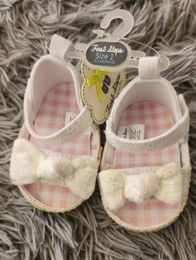 First Steps Baby White Bow Sandals — Size 1